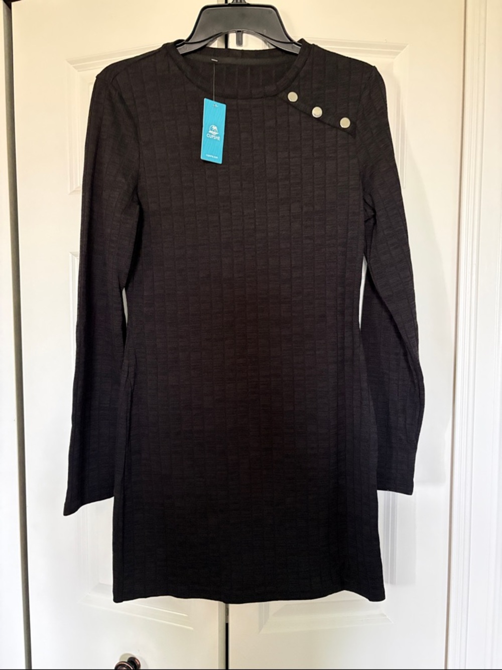 Cupshe Black Long-Sleeve Ribbed Knit Dress with Shoulder Buttons